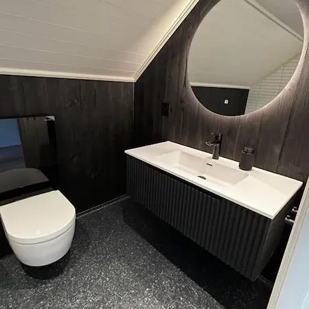 Ny Og Moderne Studioleilighet Med Elbil Lading Apartman