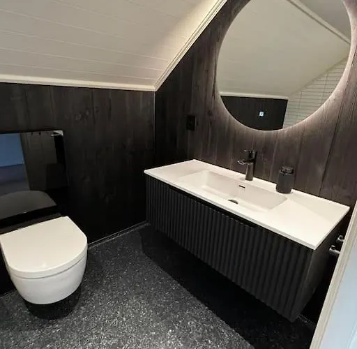 Ny Og Moderne Studioleilighet Med Elbil Lading Apartamento